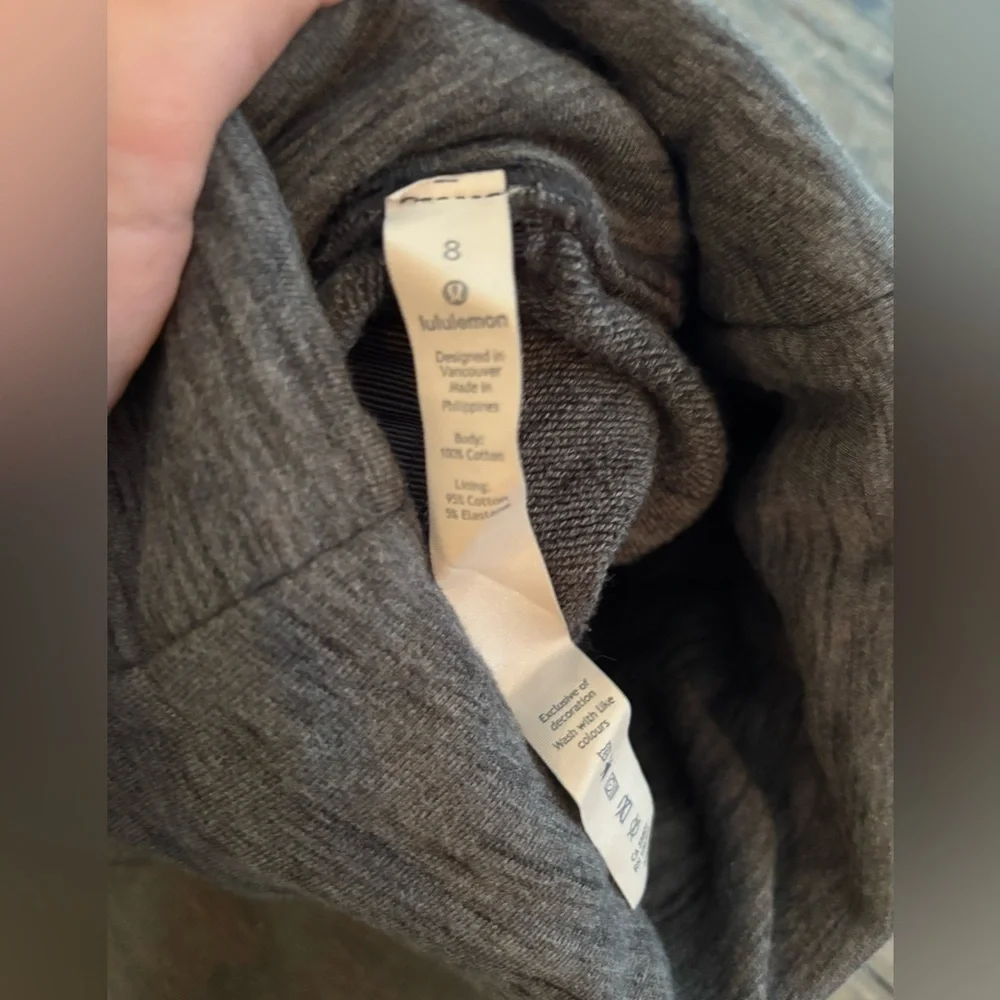 Lululemon Gray Mock Neck Sweatshirt Cozy Casual Athletic Size 8 Minimalist Chic